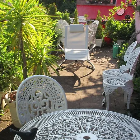 Konukevi Tilly's And House 3*