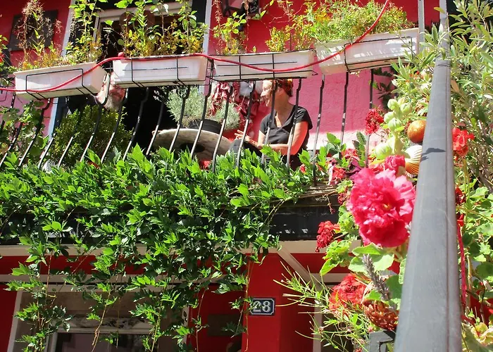 Gasthuis Tilly's And House