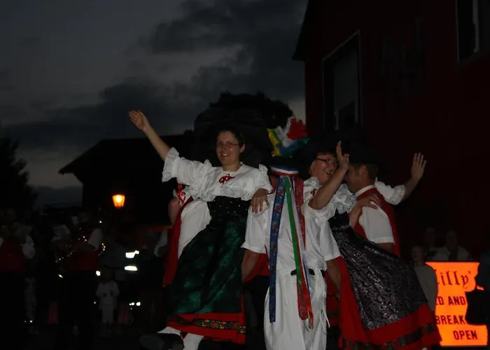 Gasthuis Tilly's And House